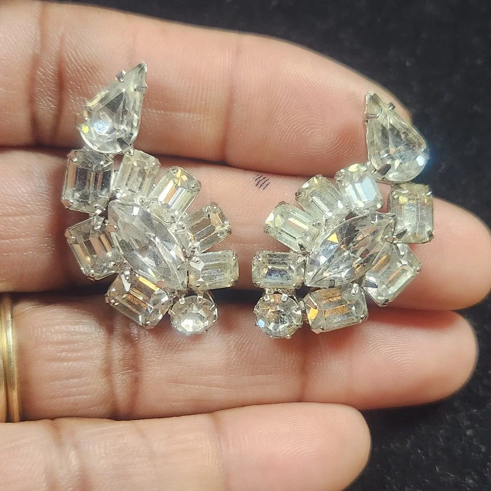 Vintage wiess Clear Rhinestone Clip On Earrings Silver‎ Tone Crawler Fan Bridal